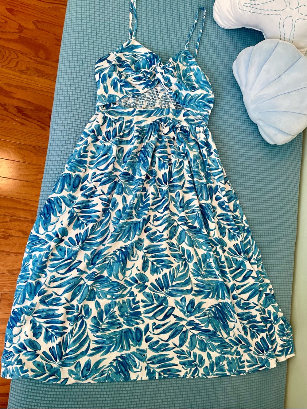 SHEIN Blue & White Tropical Leaf Print Midi Dress – Size Small